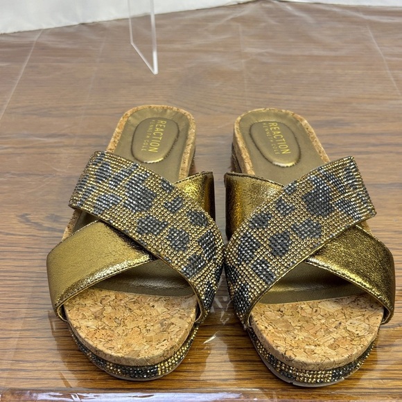 Kenneth Cole reaction Women's Gold Leopard Sandals. Size 6.5. NWOT. - Picture 3 of 6